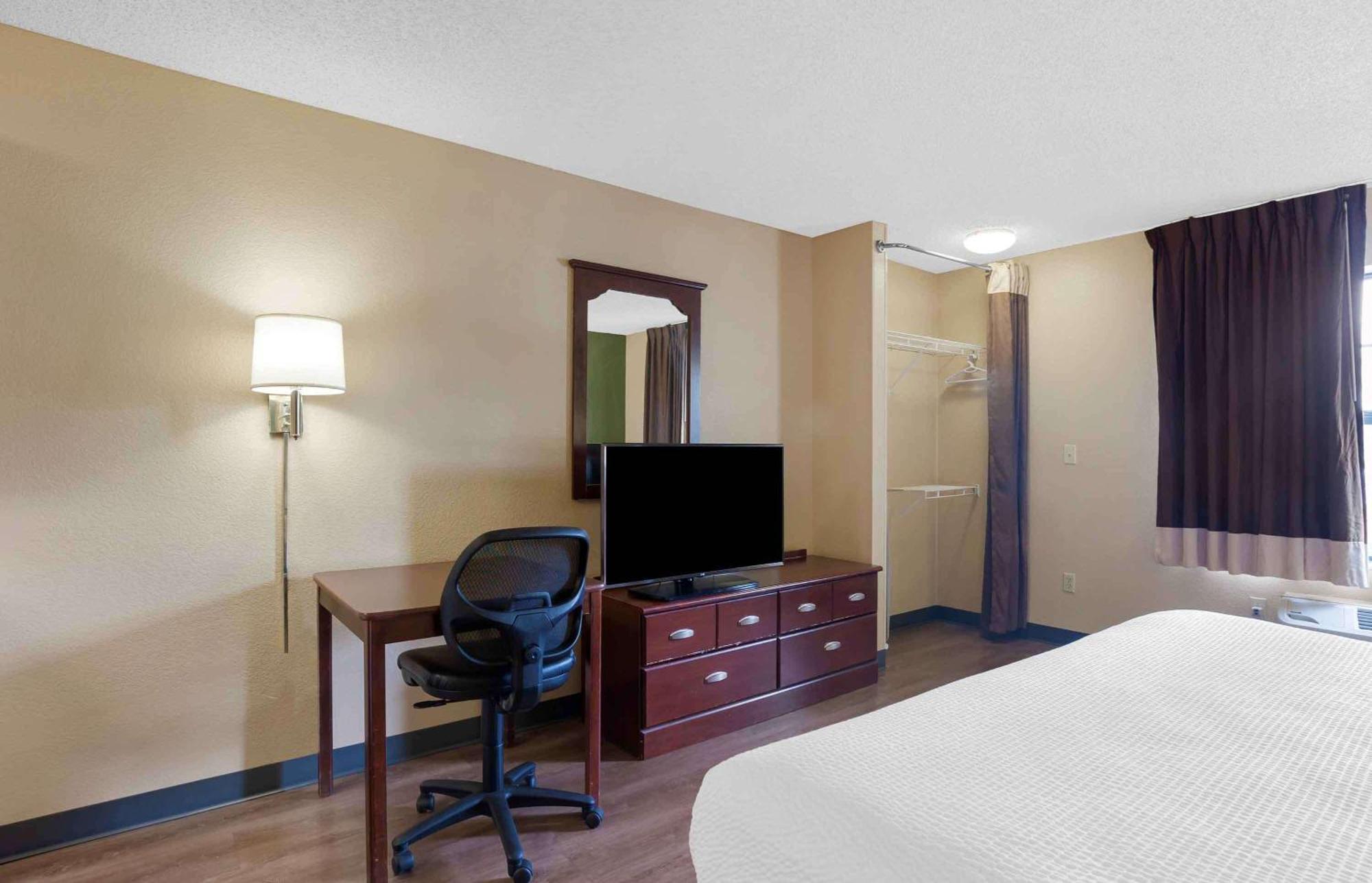 Extended Stay America Suites - Kansas City - Shawnee Mission Merriam Exterior photo